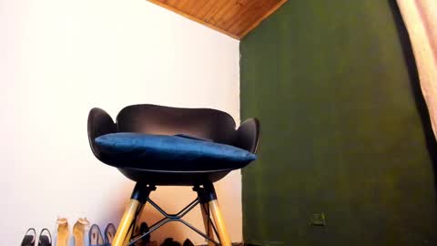 Sara online show from October 25, 2025, 11:43 pm