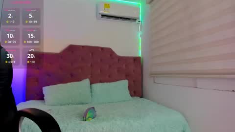 velveet_ online show from October 5, 2025, 11:41 am