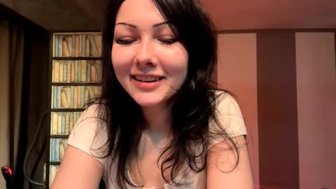 Elli  its my first stream here online show from September 18, 2025, 4:42 pm