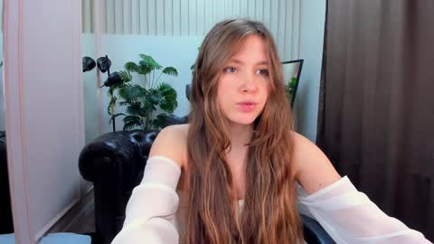 velvet_cherry online show from February 1, 2025, 7:23 pm