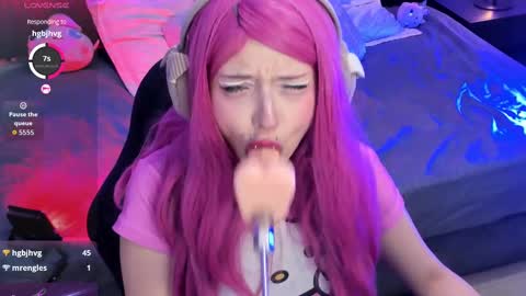 velvet_fangs222 online show from September 8, 2025, 8:08 pm