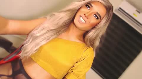 Snapshot of velvet_fux chatting on October 2, 2025, 10:06 pm Richy will make you fall in love online show from October 2, 2025, 10:06 pm