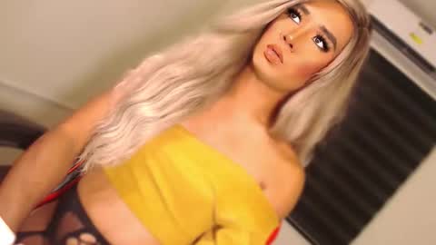 Snapshot of velvet_fux chatting on October 3, 2025, 6:38 pm Richy will make you fall in love online show from October 3, 2025, 6:38 pm