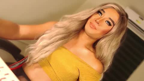 Snapshot of velvet_fux chatting on October 4, 2025, 6:50 pm Richy will make you fall in love online show from October 4, 2025, 6:50 pm