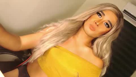 Snapshot of velvet_fux chatting on October 9, 2025, 6:17 pm Richy will make you fall in love online show from October 9, 2025, 6:17 pm