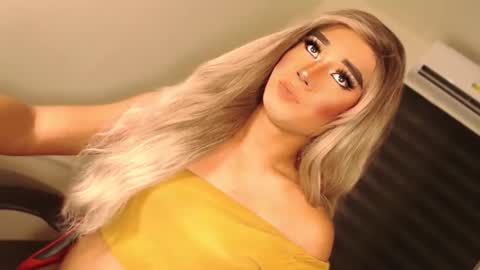 Snapshot of velvet_fux chatting on October 13, 2025, 7:36 pm Richy will make you fall in love online show from October 13, 2025, 7:36 pm