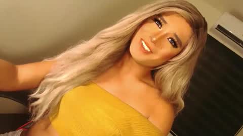 Snapshot of velvet_fux chatting on October 25, 2025, 4:24 pm Richy will make you fall in love online show from October 25, 2025, 4:24 pm