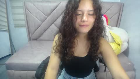 velvet_moon_v online show from September 13, 2025, 1:33 pm