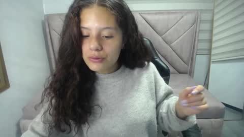 velvet_moon_v online show from October 7, 2025, 1:08 pm