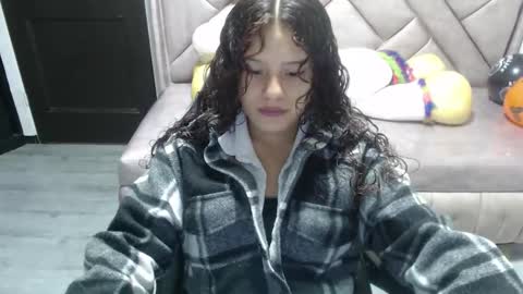 velvet_moon_v online show from October 24, 2025, 2:24 pm