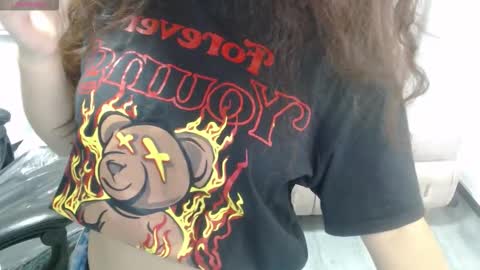 velvet_moon_v online show from March 12, 2026, 8:59 pm