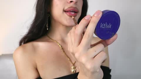 Velvet  online show from June 4, 2026, 1:06 pm