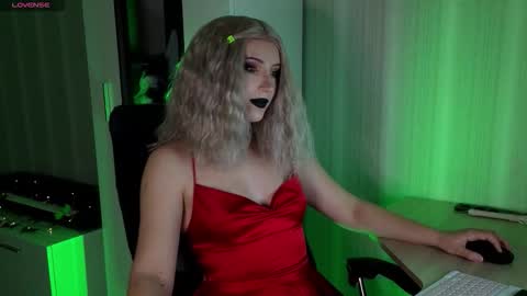 Violet online show from October 29, 2025, 4:20 pm