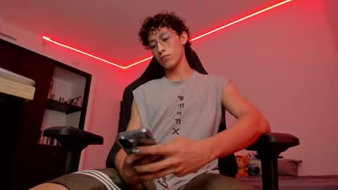 Snapshot of velvet_skyn chatting on October 8, 2025, 4:32 am juansito online show from October 8, 2025, 4:32 am