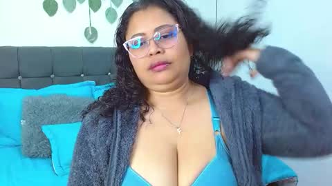 velvetdulce online show from February 4, 2026, 8:47 pm