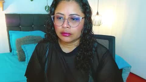 velvetdulce online show from February 5, 2026, 6:45 pm