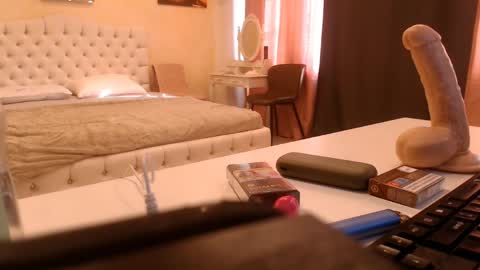 velvetmarsha online show from February 13, 2025, 8:17 am