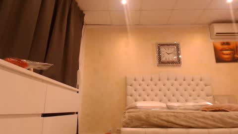 velvetmarsha online show from February 20, 2025, 7:01 am