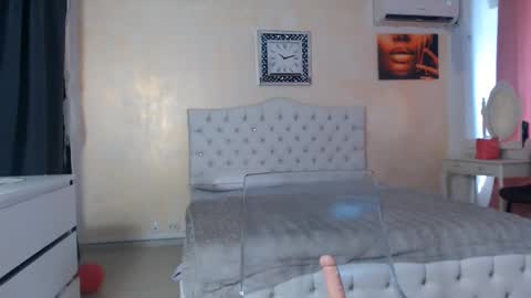velvetmarsha online show from February 25, 2025, 10:37 am