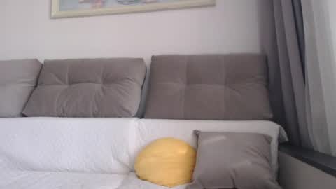 velvetmoon123 online show from April 28, 2026, 5:23 am