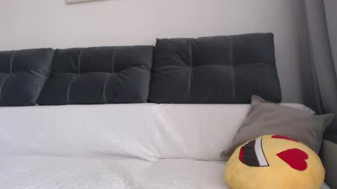 velvetmoon123 online show from May 4, 2026, 7:37 am