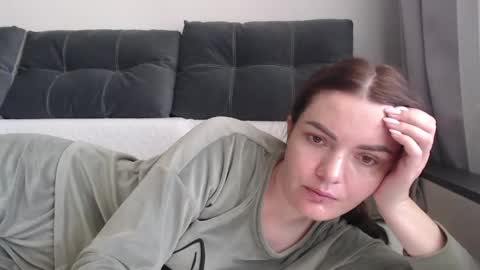 velvetmoon123 online show from May 6, 2026, 8:19 am