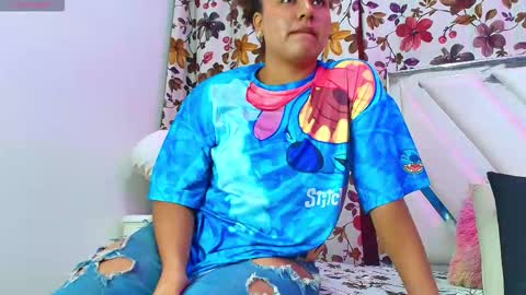 Snapshot of velvetnaughty4u chatting on November 17, 2025, 2:23 pm velvetnaughty4u online show from November 17, 2025, 2:23 pm