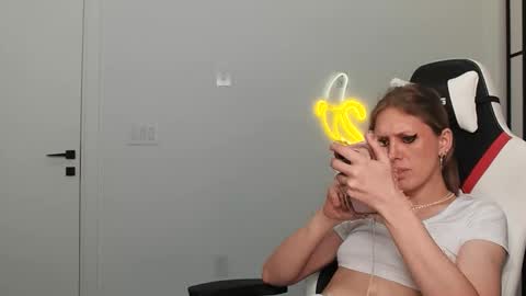 Snapshot of velvettgirl chatting on February 9, 2026, 8:29 am VelvetTGirl online show from February 9, 2026, 8:29 am