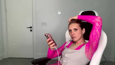 Snapshot of velvettgirl chatting on February 14, 2026, 4:15 pm VelvetTGirl online show from February 14, 2026, 4:15 pm