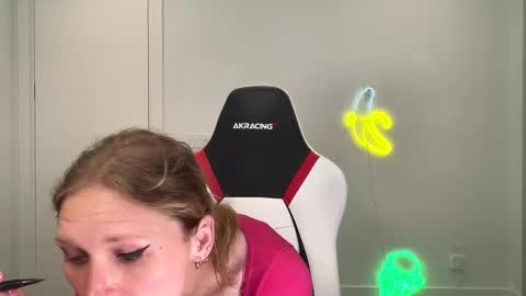 Snapshot of velvettgirl chatting on February 16, 2026, 6:59 pm VelvetTGirl online show from February 16, 2026, 6:59 pm