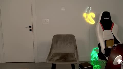 Snapshot of velvettgirl chatting on March 6, 2026, 5:15 am VelvetTGirl online show from March 6, 2026, 5:15 am