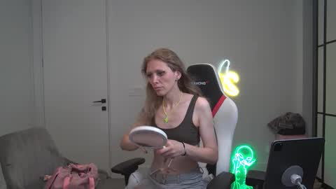 Snapshot of velvettgirl chatting on March 9, 2026, 4:11 pm VelvetTGirl online show from March 9, 2026, 4:11 pm