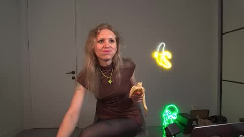 Snapshot of velvettgirl chatting on March 14, 2026, 2:44 pm VelvetTGirl online show from March 14, 2026, 2:44 pm