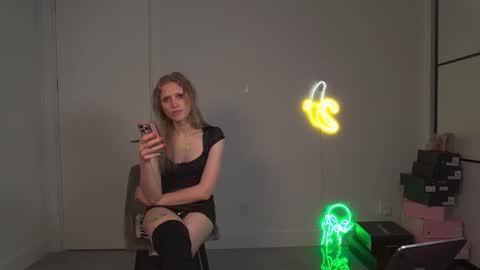 Snapshot of velvettgirl chatting on March 16, 2026, 5:50 pm VelvetTGirl online show from March 16, 2026, 5:50 pm