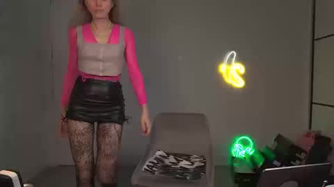 Snapshot of velvettgirl chatting on March 19, 2026, 9:30 pm VelvetTGirl online show from March 19, 2026, 9:30 pm