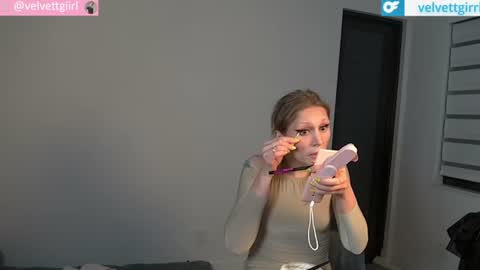 Snapshot of velvettgirl chatting on July 7, 2026, 6:58 am VelvetTGirl online show from July 7, 2026, 6:58 am
