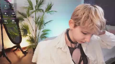 Snapshot of velvetvalkyries chatting on February 19, 2025, 4:00 pm CLEOshort hair TIna long hair online show from February 19, 2025, 4:00 pm