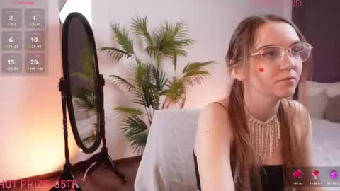 Snapshot of velvetvalkyries chatting on February 23, 2025, 7:49 pm CLEOshort hair TIna long hair online show from February 23, 2025, 7:49 pm