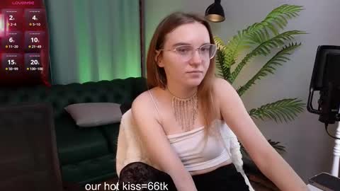 Snapshot of velvetvalkyries chatting on February 26, 2025, 5:39 pm CLEOshort hair TIna long hair online show from February 26, 2025, 5:39 pm