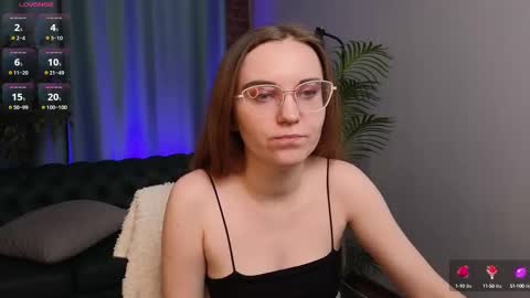 Snapshot of velvetvalkyries chatting on March 2, 2025, 3:27 pm CLEOshort hair TIna long hair online show from March 2, 2025, 3:27 pm