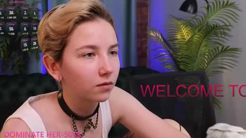 Snapshot of velvetvalkyries chatting on March 2, 2025, 6:30 pm CLEOshort hair TIna long hair online show from March 2, 2025, 6:30 pm