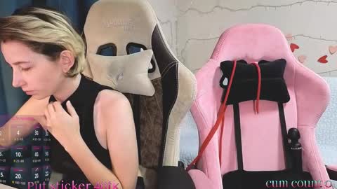 Snapshot of velvetvalkyries chatting on September 14, 2025, 5:23 pm CLEOshort hair TIna long hair online show from September 14, 2025, 5:23 pm