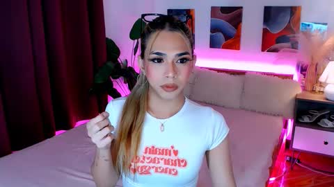 velvetviper69 online show from September 10, 2025, 5:02 pm