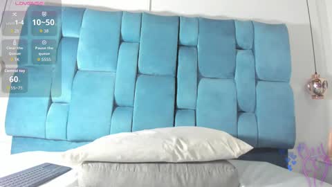 venezolana_caro online show from November 20, 2025, 12:16 pm