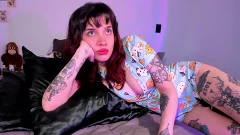 Lanna   online show from May 10, 2026, 3:17 pm
