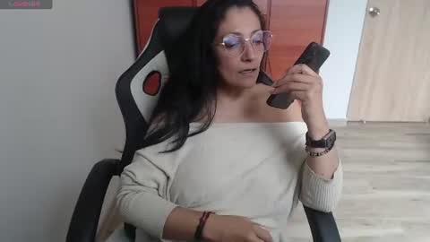 venus496613 online show from June 19, 2026, 4:44 pm