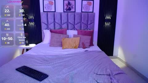 Snapshot of venus_999_ chatting on June 18, 2026, 9:52 pm venus_999_ online show from June 18, 2026, 9:52 pm
