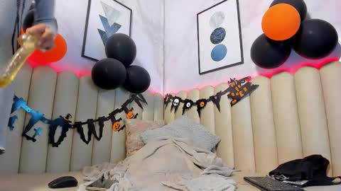 venus__miller online show from October 25, 2025, 12:13 pm