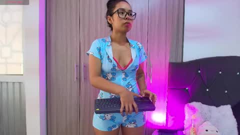 venus_hexxx online show from May 8, 2026, 11:26 am