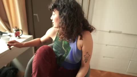 Snapshot of venus_in_jeans chatting on May 21, 2026, 11:39 am Bella online show from May 21, 2026, 11:39 am